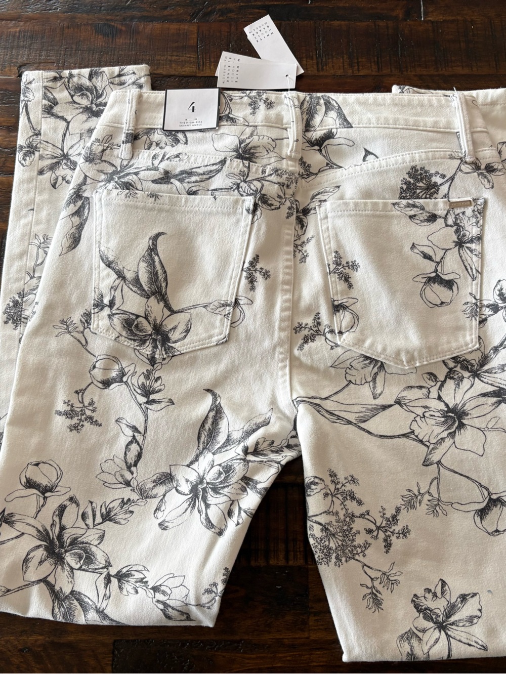 White House Black Market White and Black Floral Print Jeans, Size 4 - Picture 5 of 5
